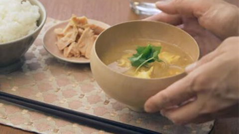 とろふわかき玉と酒粕の<br>お味噌汁