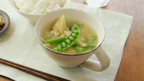 新じゃがと<br>えんどうのお味噌汁