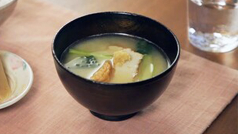 さつま揚げと小松菜の<br>お味噌汁