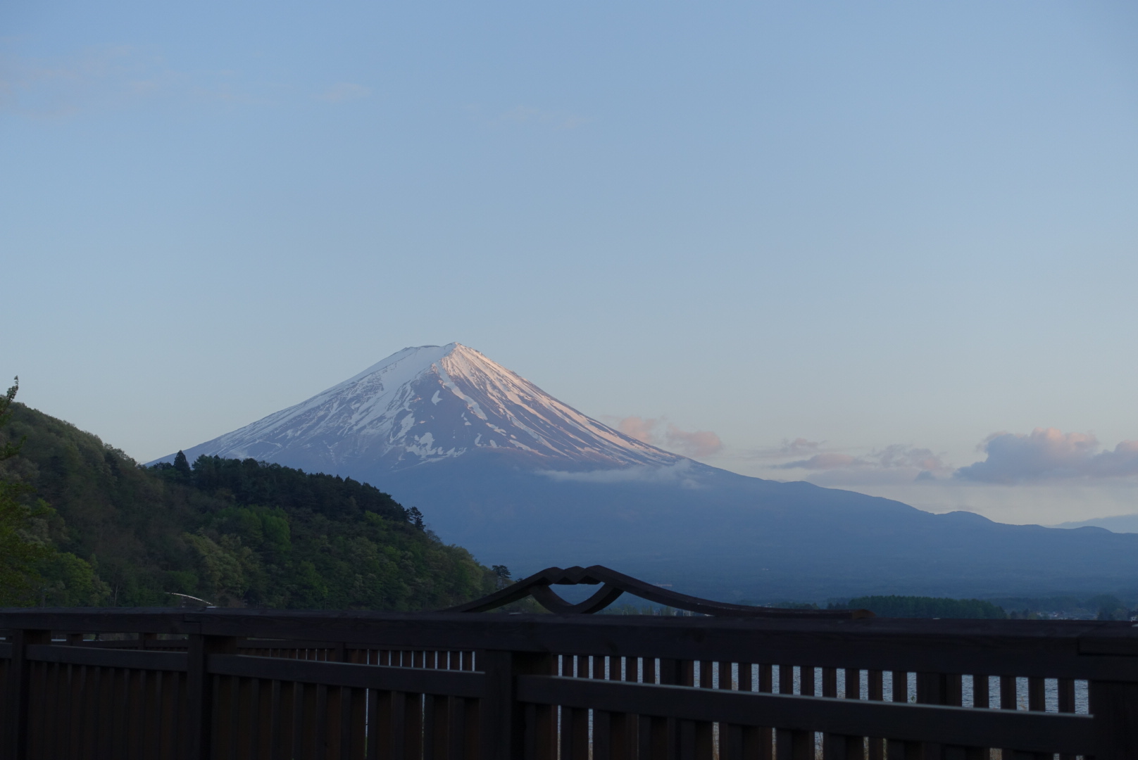 富士山の写真、夕暮れ時