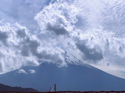 初冠雪した富士山
