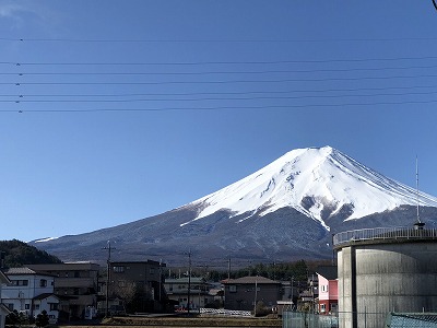富士吉田市内からの富士山の写真